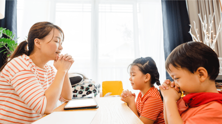 Mother and her children pray
