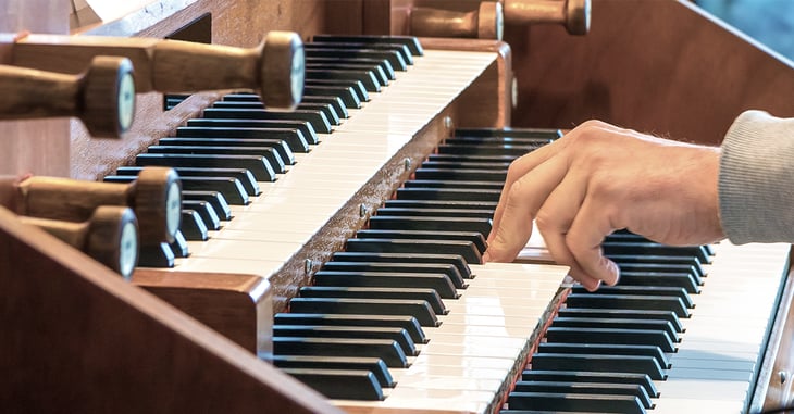 Five-Simple-Ways-for-Church-Organists-to-Improve-Their-Playing-social