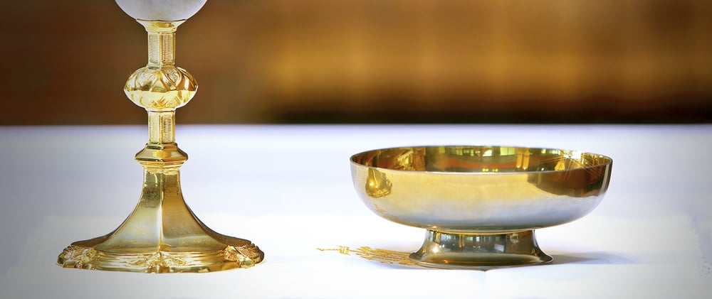How-to-Arrange-the-Sacred-Vessels-for-Holy-Communion